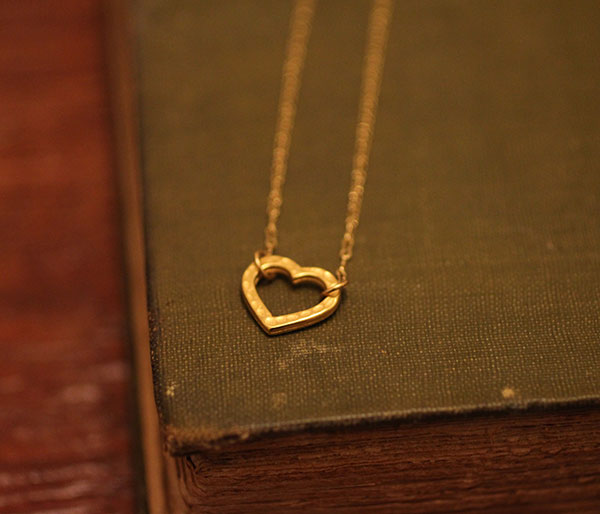 handmade-jewelry-heart-necklace-gold
